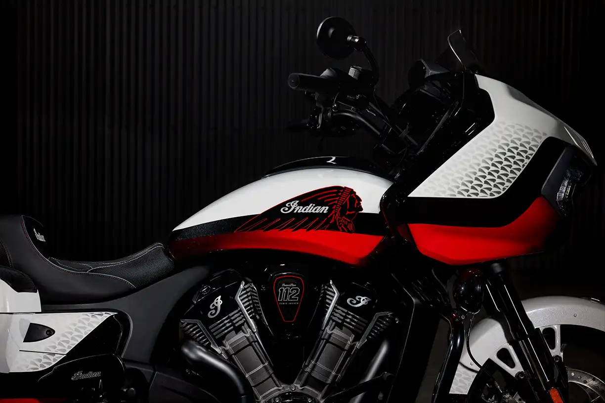 Whitestone Motorrad Solothurn Streng limitiert Carousel