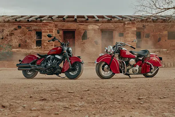 Neue Chief Vintage neben einer Chief aus den 1940er Jahren